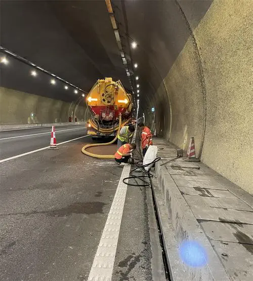 泽州隧道排水渠清淤